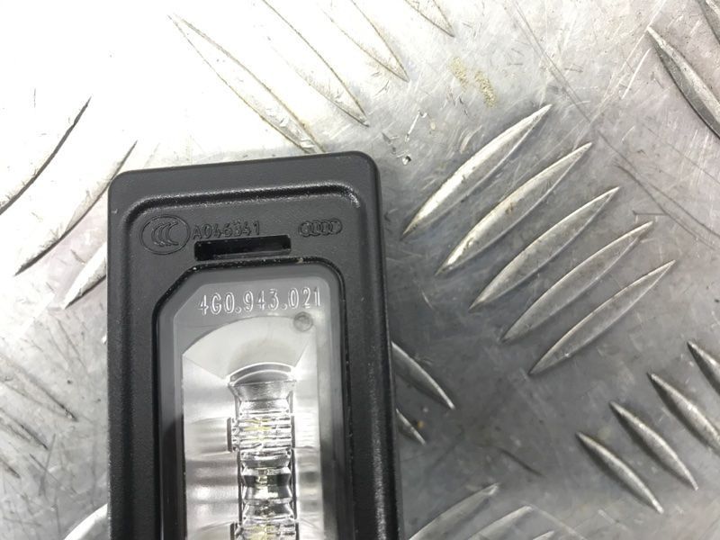 Світлодіодна підсвітка номерного знака 4G0943021 Audi A6 Audi A3 Sportback e-tron, Audi A3, Audi A4, Audi A4 Allroad, Audi A5, Audi A6, Audi A7, Audi Q3, Audi Q5, Audi Q7, Audi RS5, Audi RS7, Audi S3, Audi S4, Audi S5, Audi S6, Audi S7, Audi SQ5, Audi TT, Audi TT RS, Audi TTS