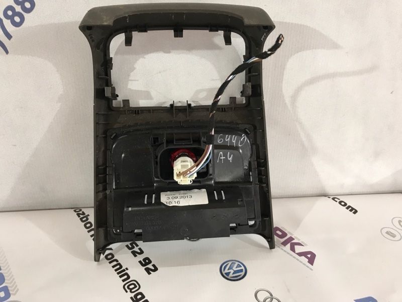 Накладка центральної консолі 8K0864376 Audi A4 Allroad
