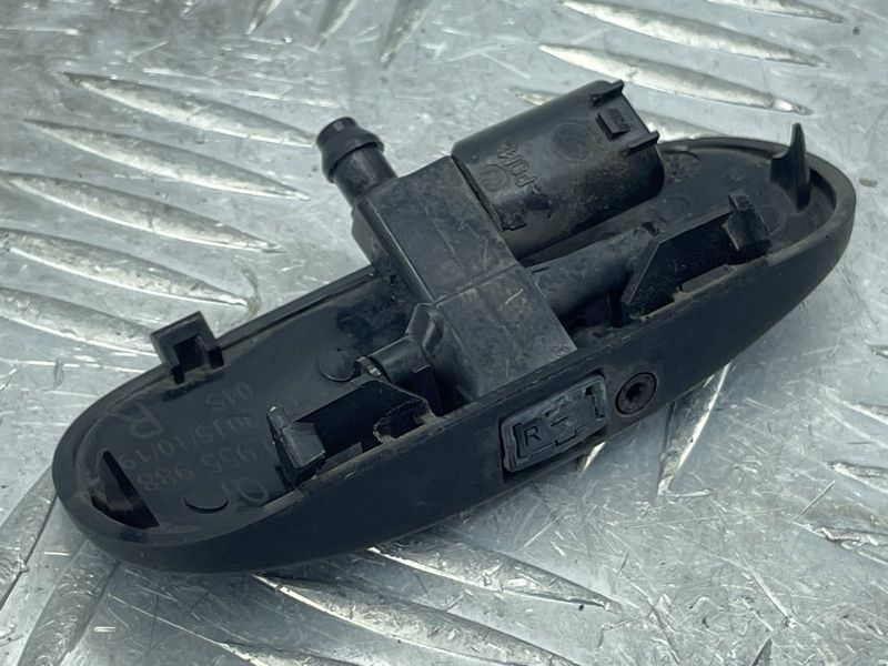 Форсунка омивача лобового скла 4M0955988 Audi Q7