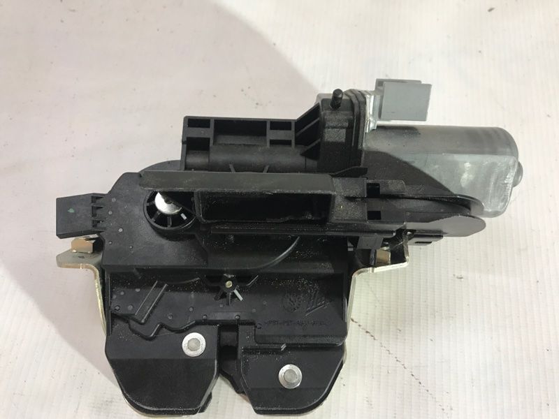 Замок кришки багажника 7P0827505K Volkswagen Touareg