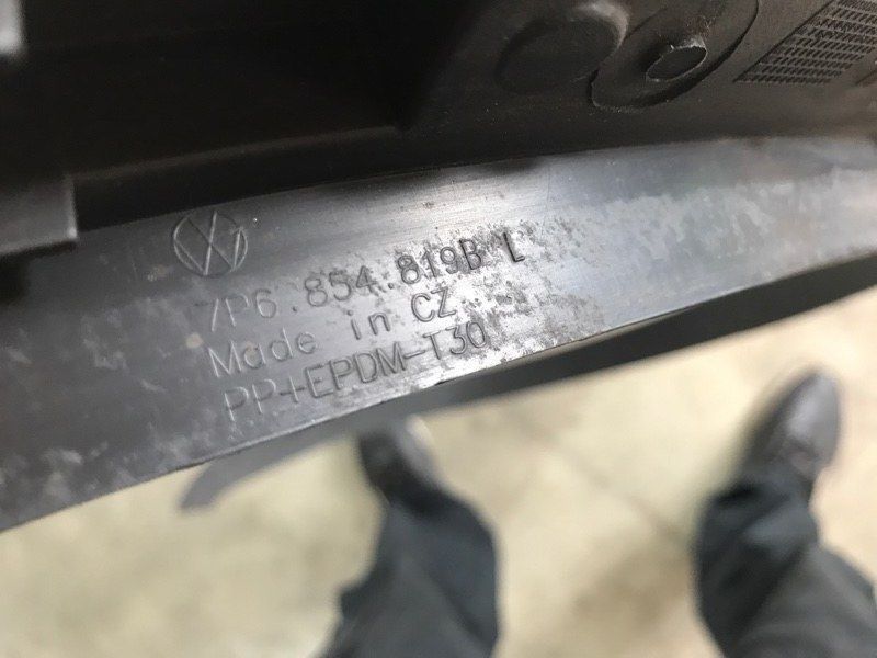 Розширювач / накладка арки крила 7P6854819B Volkswagen Touareg