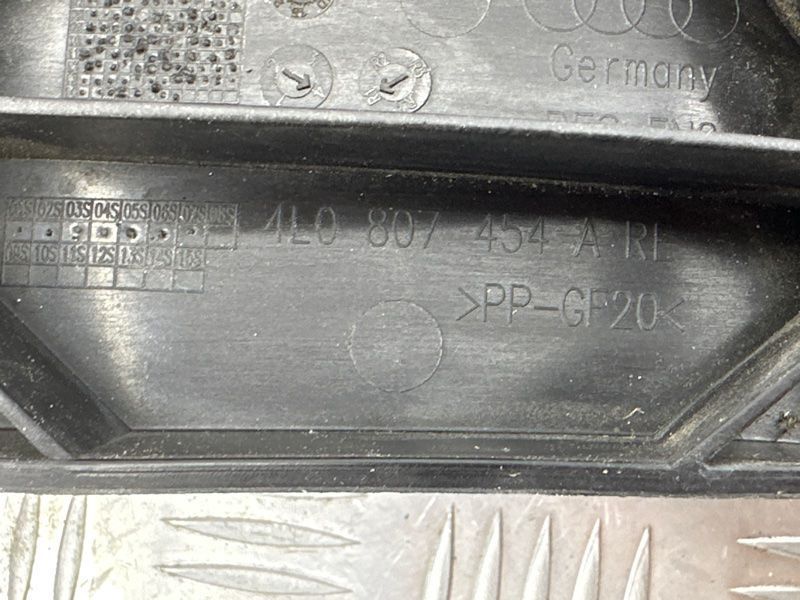 Направляющая заднего бампера 4L0807454A Audi Q7