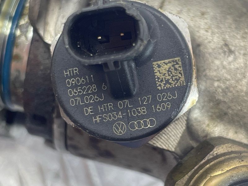 Паливний насос 07L127026J Audi A6