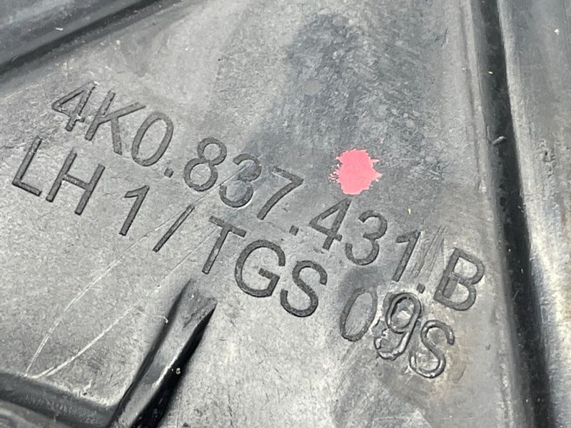 Направляюча скла дверей 4K0837431B Audi A6