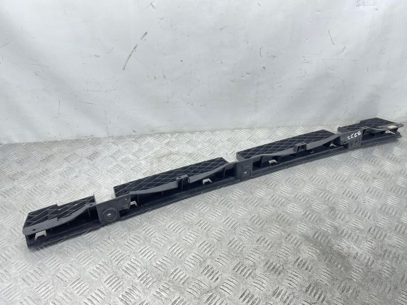 Кронштейн заднього бампера 7P6807863 Volkswagen Touareg