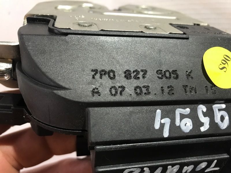Замок кришки багажника 7P0827505K Volkswagen Touareg