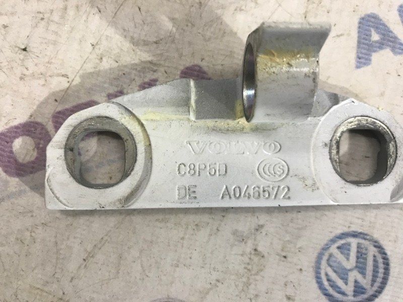 Петля двери A046572 Volvo XC60