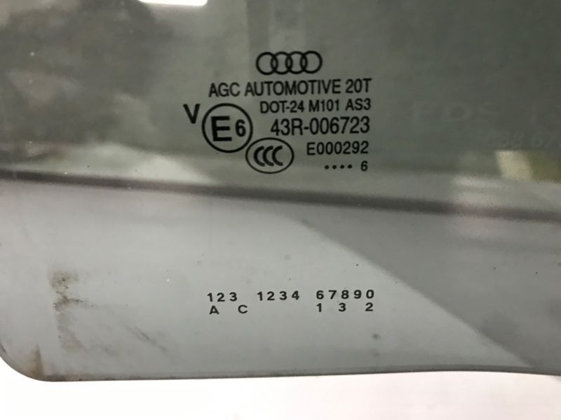 Скло дверей Audi Q3