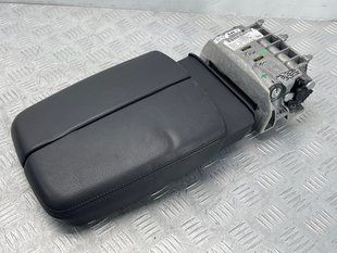 Підлокітник 4M0864207D Audi Q7