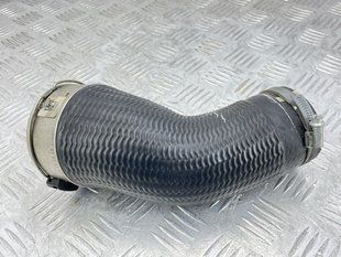 Патрубок інтеркулера 31686561 Volvo XC90