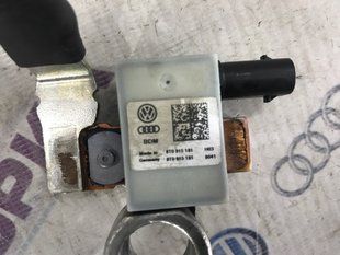 Клемма акумулятора з блоком контролю АКБ 8T0915181 Audi A6