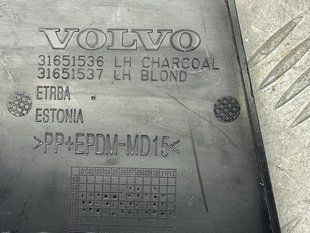 Облицювання стійки Volvo XC90