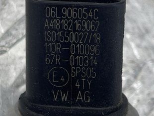 Датчик 06L906054C Volkswagen Tiguan
