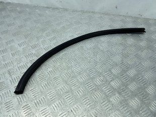 Молдинг скла 8R0837479 Audi Q5