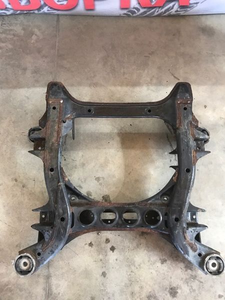 Подрамник передний 7P0400025 Volkswagen Touareg