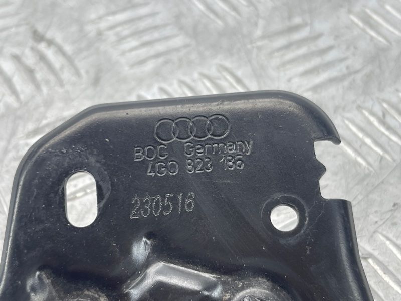 Скоба замка капоту Audi A6