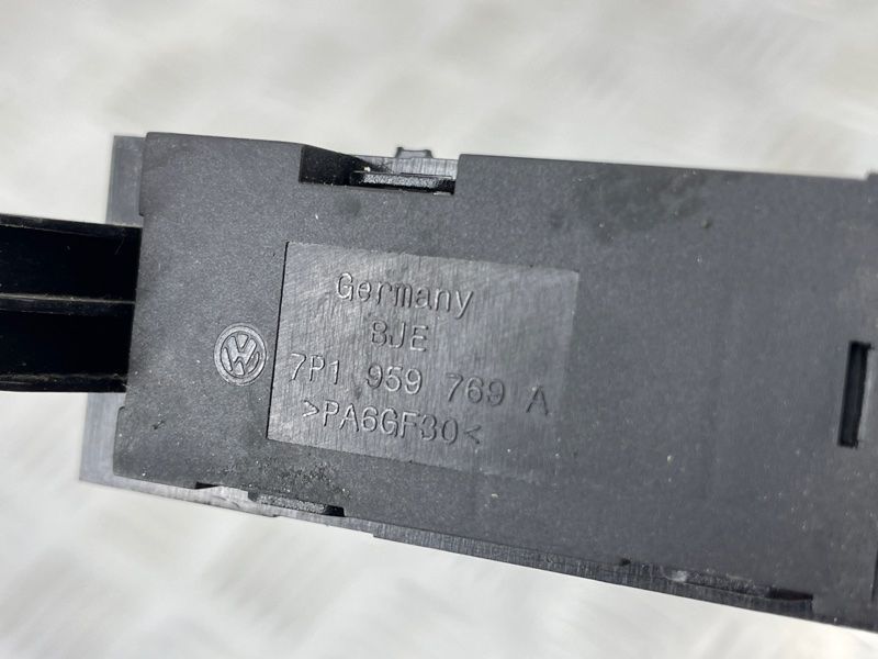 Блок кнопок памяти сидений 7P1959769A Volkswagen Touareg