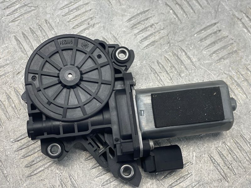 Привідний блок дверей лівий 4F0837059 Audi A8 Audi A6, Audi A7, Audi A8, Audi Q7, Audi RS7, Audi S6, Audi S7, Audi S8, Audi SQ7