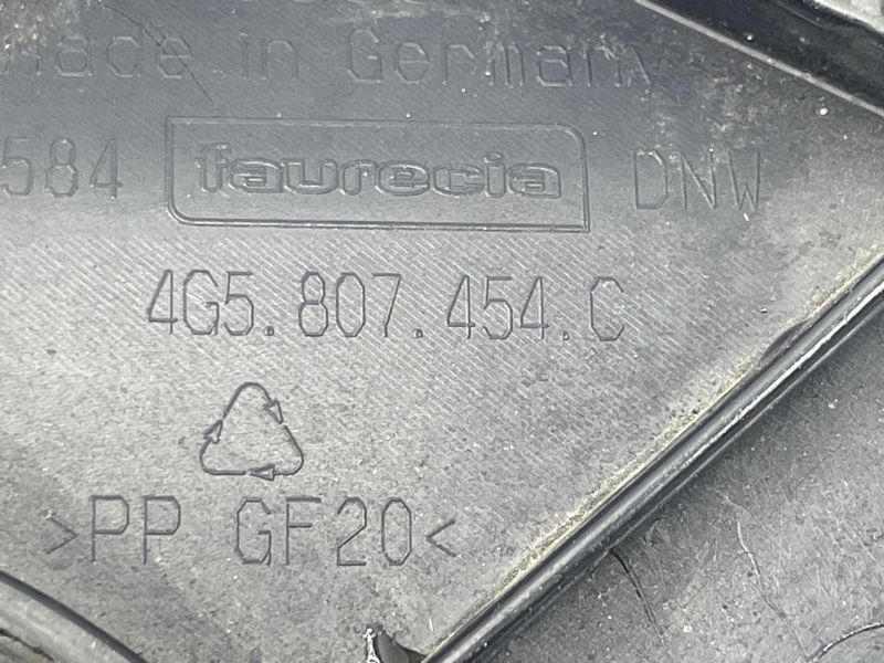 Направляюча заднього бампера 4G5807454C Audi A6