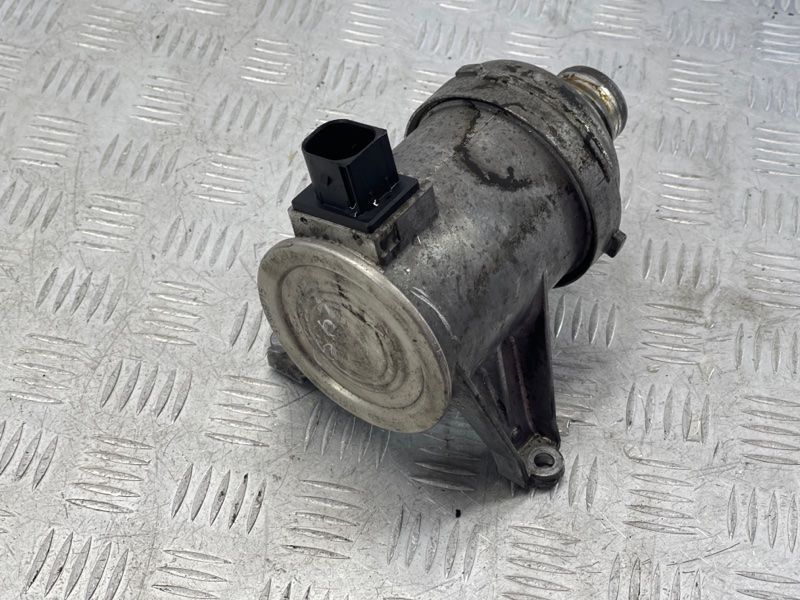 Насос охлаждающей жидкости 31368715 Volvo XC60 Volvo S60, Volvo S60 Cross Country, Volvo S80, Volvo S90, Volvo V60, Volvo V60 Cross Country, Volvo V90, Volvo V90 Cross Country, Volvo XC40, Volvo XC60, Volvo XC70, Volvo XC90