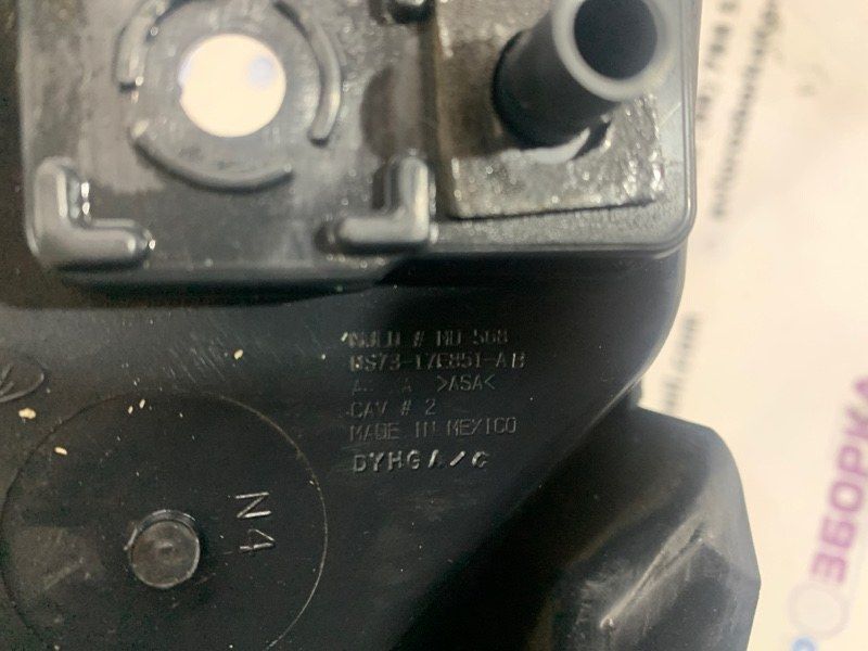 Кронштейн заднього бампера DS7317E851AB Ford Fusion