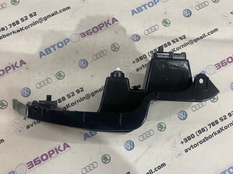 Кронштейн заднього бампера DS7317E851AB Ford Fusion