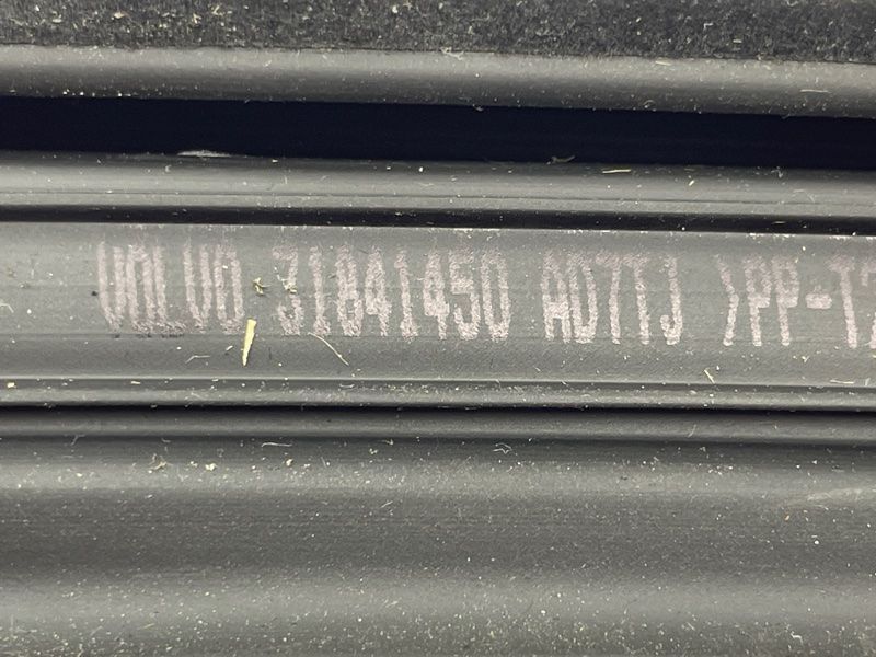 Направляющая стекла двери 31841450 Volvo XC90