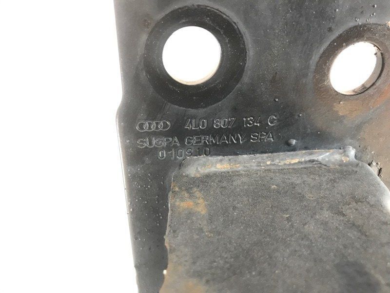 Кріплення підсилювача бампера 4L0807134C Audi Q7