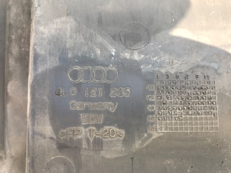 Повітропровід радіатора 4L0121285 Audi Q7