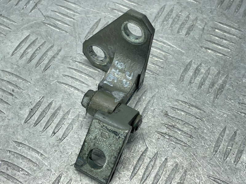 Петля дверей верхня 3C0831402D Volkswagen CC