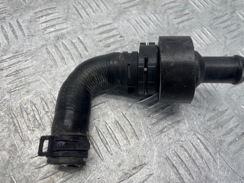 Патрубок 5C0122096A Volkswagen Passat