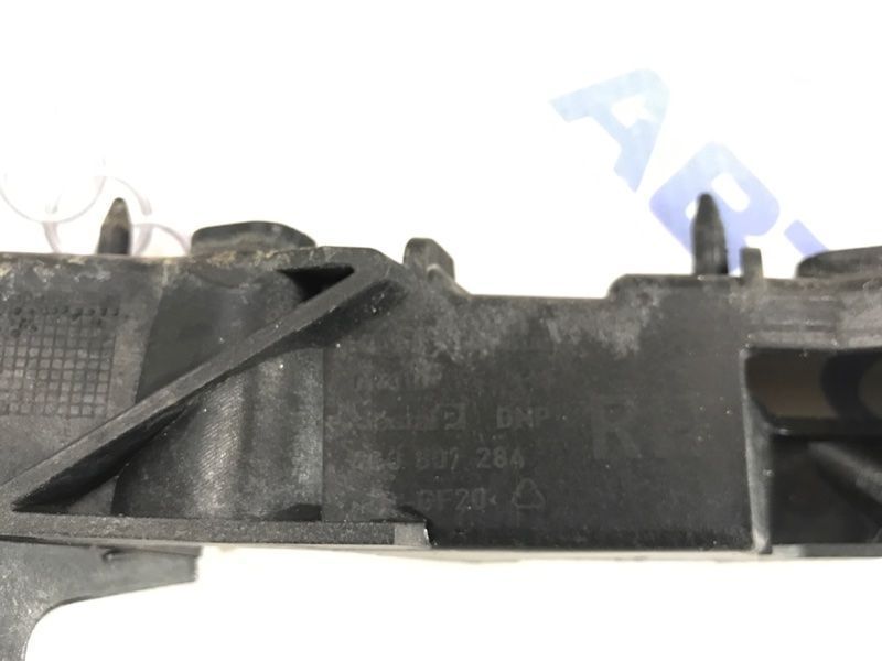 Направляюча переднього бампера 4G0807284 Audi A6