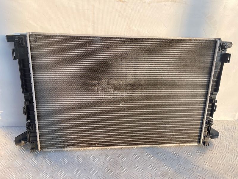 Радиатор охлаждения двигателя 8W0121251N Audi Q7