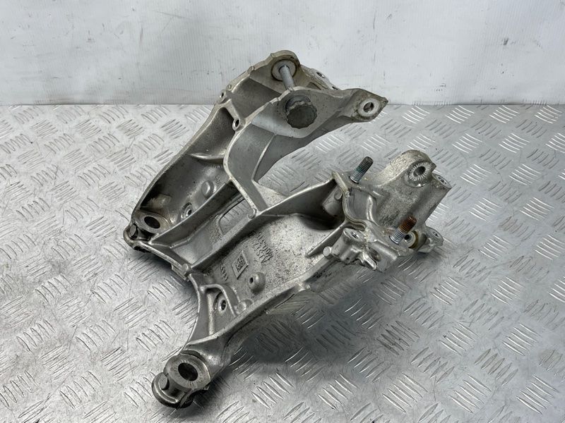 Кронштейн 80A399295K Audi Q5