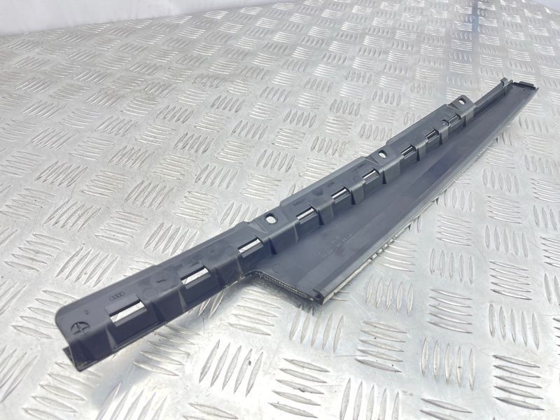 Накладка двери 4M0837902 Audi Q7