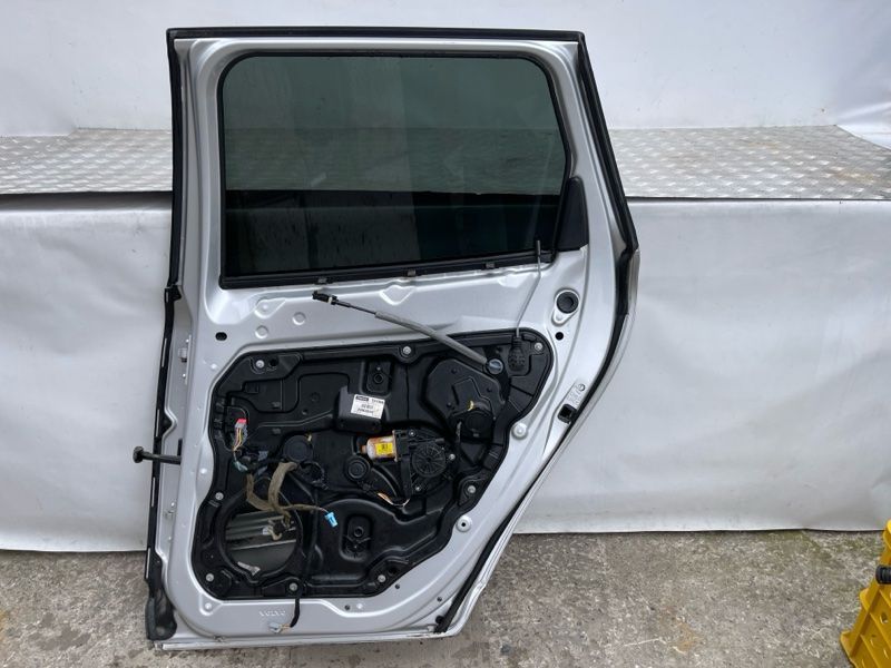Двері 32228965 Volvo XC60