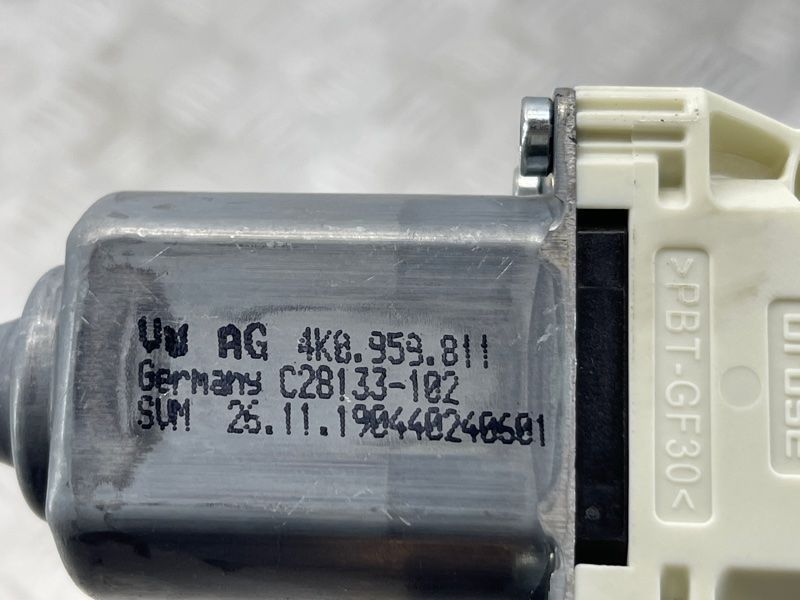 Мотор склопідйомника 4K0959811 Audi A6