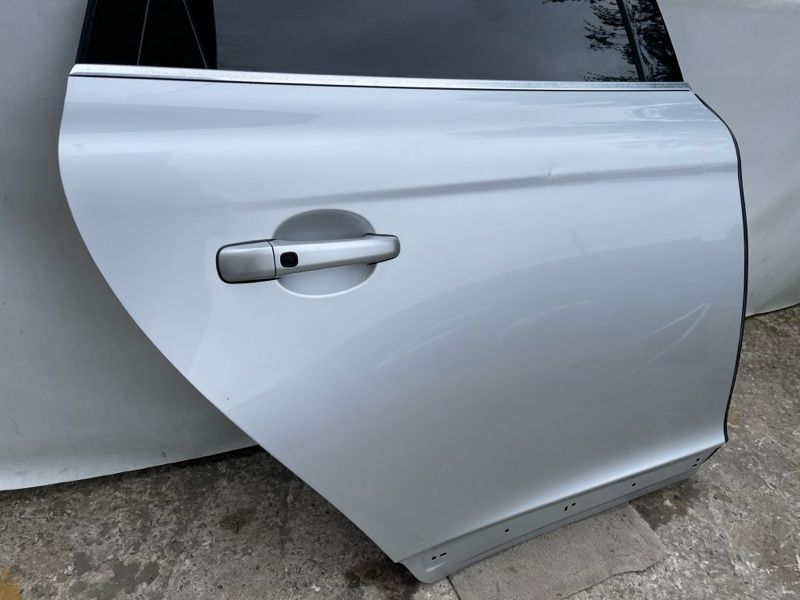 Двері 32228965 Volvo XC60