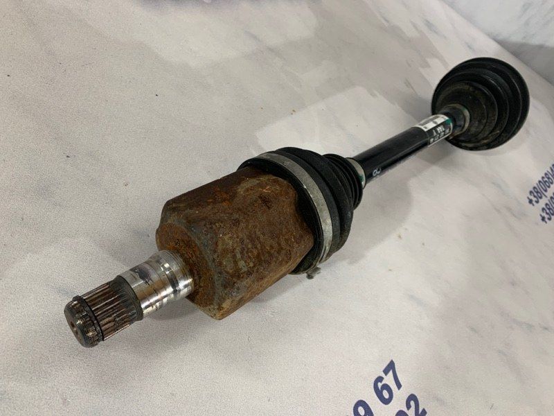 Піввісь 561407271AA Volkswagen Passat