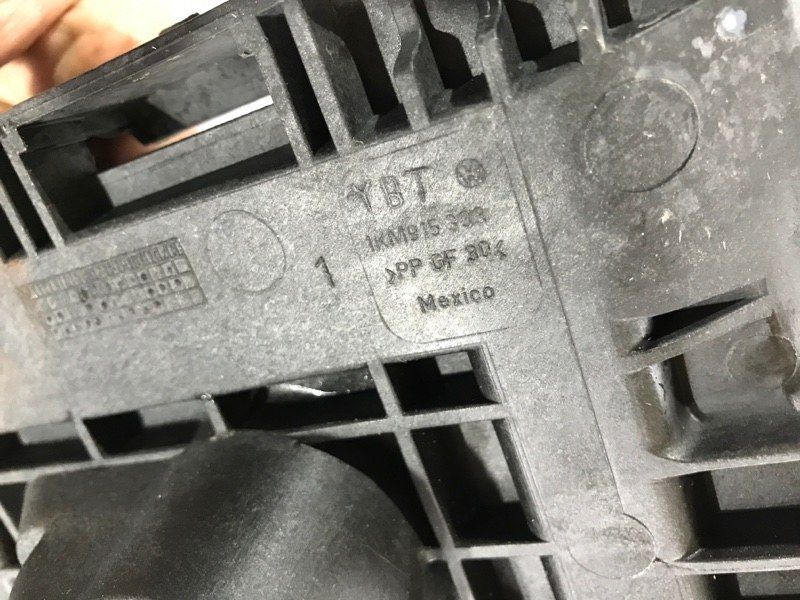 Піддон для акумулятора 1KM915333 Volkswagen Beetle