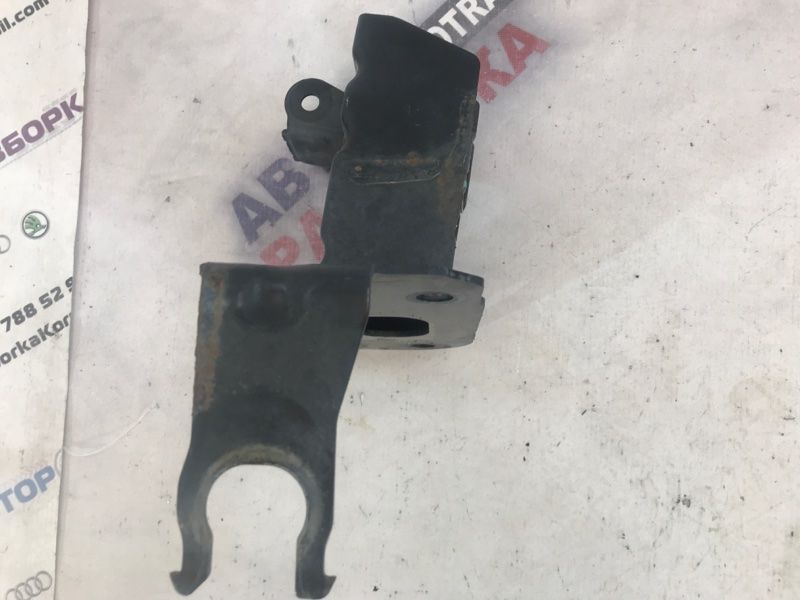 Кріплення підсилювача бампера 4L0807134C Audi Q7