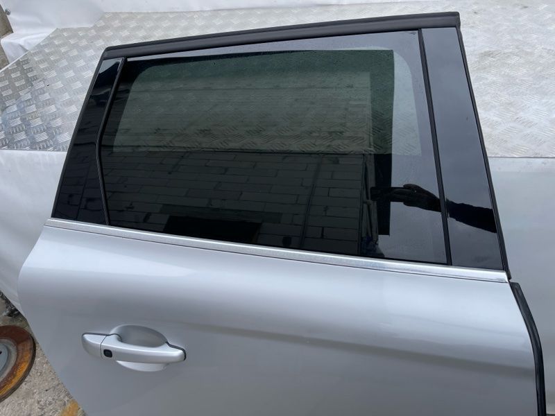Двері 32228965 Volvo XC60