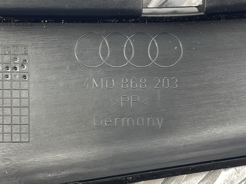Облицовка стойки Audi Q7
