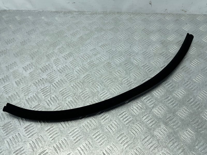 Молдинг стекла 8R0837479 Audi Q5