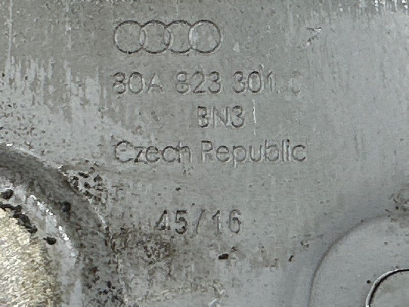 Петля капота 80A823301C Audi Q5