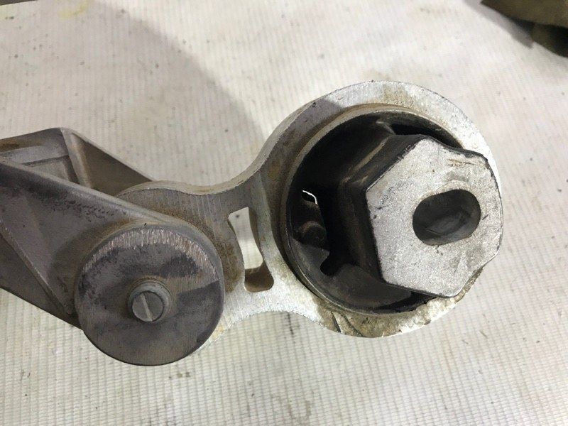 Опора / подушка КП GD9Z6068H Ford Edge