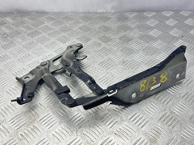 Петля капота 80A823301C Audi Q5