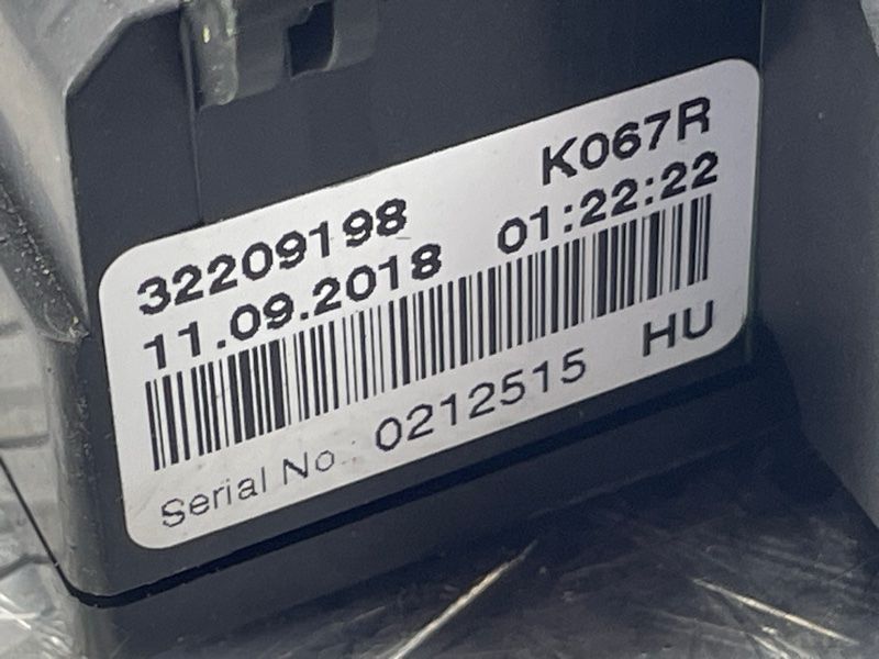 Блок запобіжників 32209198 Volvo XC90