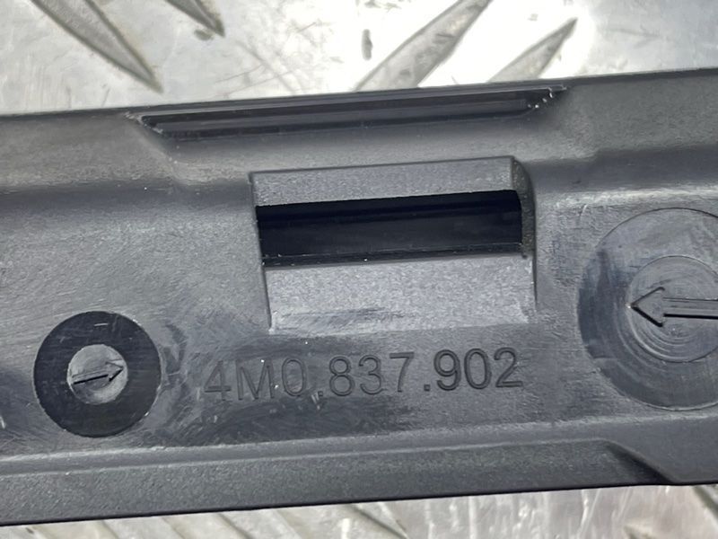 Накладка двери 4M0837902 Audi Q7