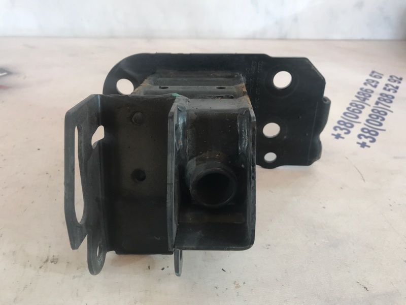 Кріплення підсилювача бампера 4L0807134C Audi Q7